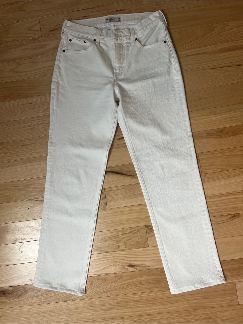 Abercrombie The 90’s Straight Jeans - midrise - size 27 regular - white